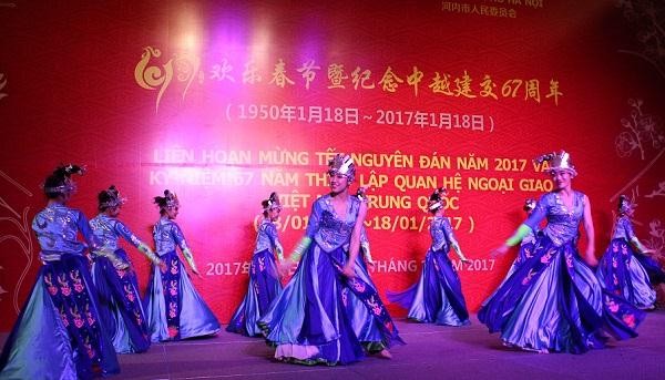 Vietnam, China celebrate 67 years of diplomatic ties - ảnh 1
